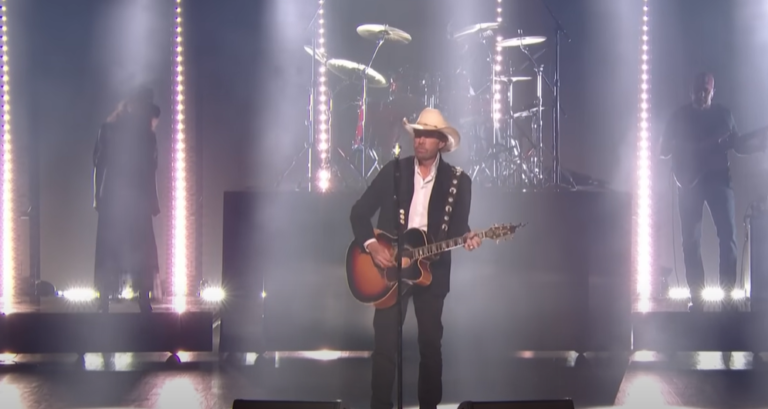 Toby Keith Surprised With “Triple Billionaires Plaque” For Earning 3 Billion Streams On Pandora