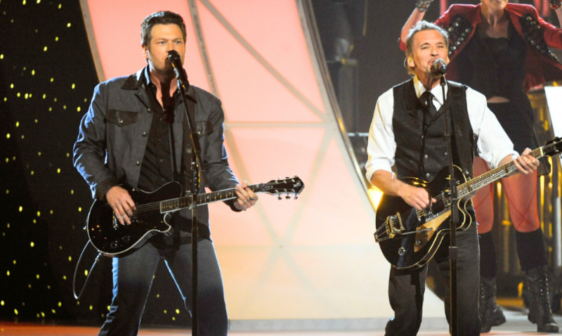 Blake Shelton Brings Outs Kenny Loggins For ‘Footloose’ Duet At 2011 CMA Awards