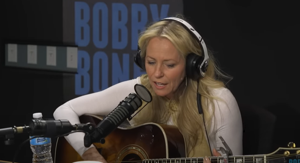 Deana Carter Performs Unplugged Version Of “Strawberry Wine”