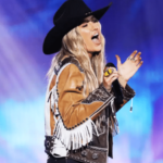 Lainey Wilson Sings “Country’s Cool Again” At People’s Choice Awards