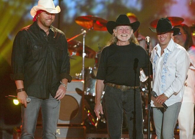 Willie Nelson – Toby Keith – Scott Emerick sing ” I’ll Never Smoke Weed With Willie Again”