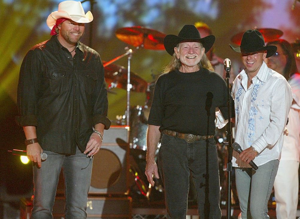 Willie Nelson – Toby Keith – Scott Emerick sing ” I’ll Never Smoke Weed With Willie Again”