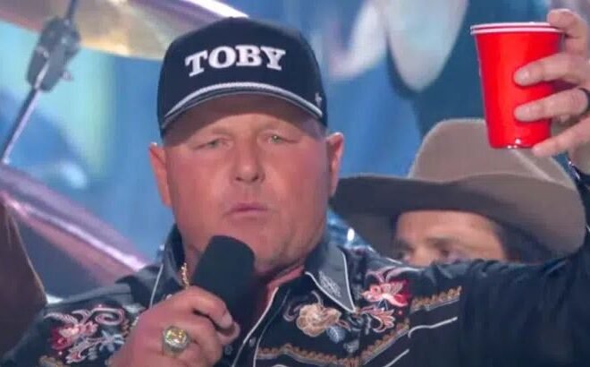 Roger Clemens Gets Emotional Leading Toast To Toby Keith