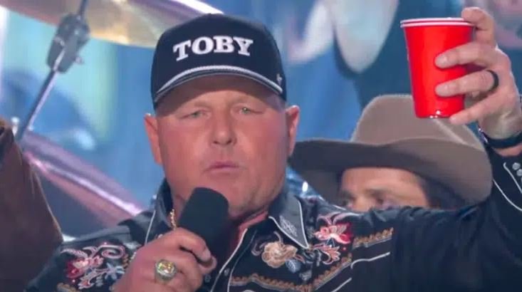 Roger Clemens Gets Emotional Leading Toast To Toby Keith