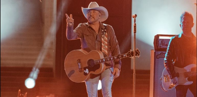 Jason Aldean Returns To CMT Music Awards Stage Following Ban