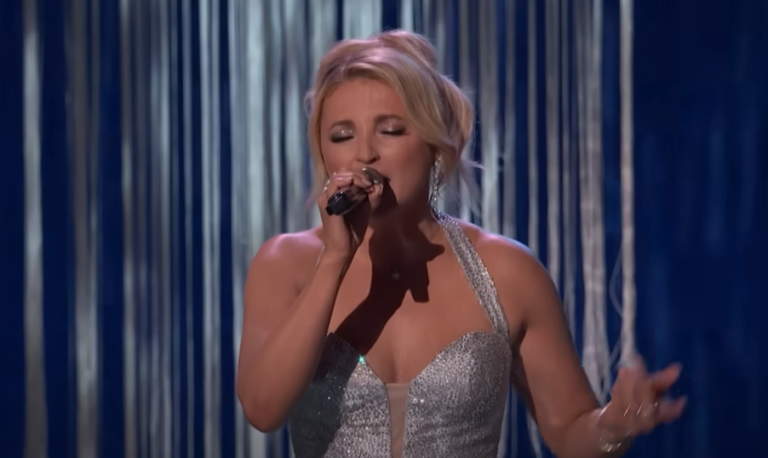 Karen Waldrup Brings ‘Voice’ Judges To Their Feet With Finale Performances