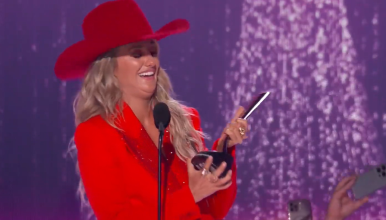 Lainey Wilson wins Female Artist of the Year