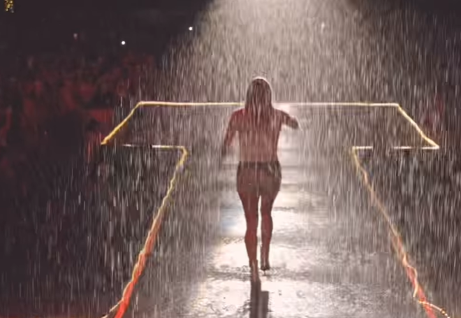 Carrie Underwood Delivers Epic Rendition Of “Before He Cheats” In The Pouring Rain