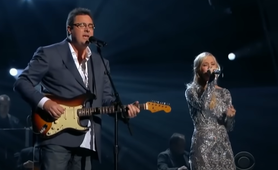 Tears Well Up in the Eyes of Country Music Audience After Stunning Performance