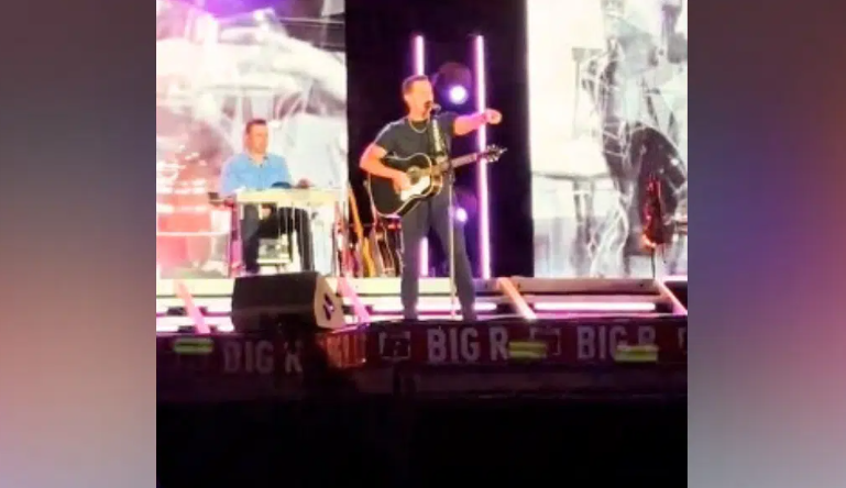 Scotty McCreery Stops Concert To Throw Out Man Who Hit A Lady