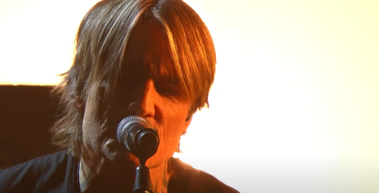 Keith Urban Delivers Vulnerable Performance Of “Messed Up As Me” At The 2024 PCCAs