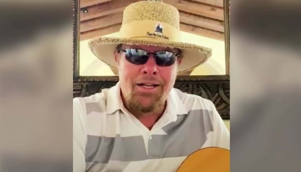 Revisit Toby Keith’s Acoustic Cover Of A Beloved Elvis Song