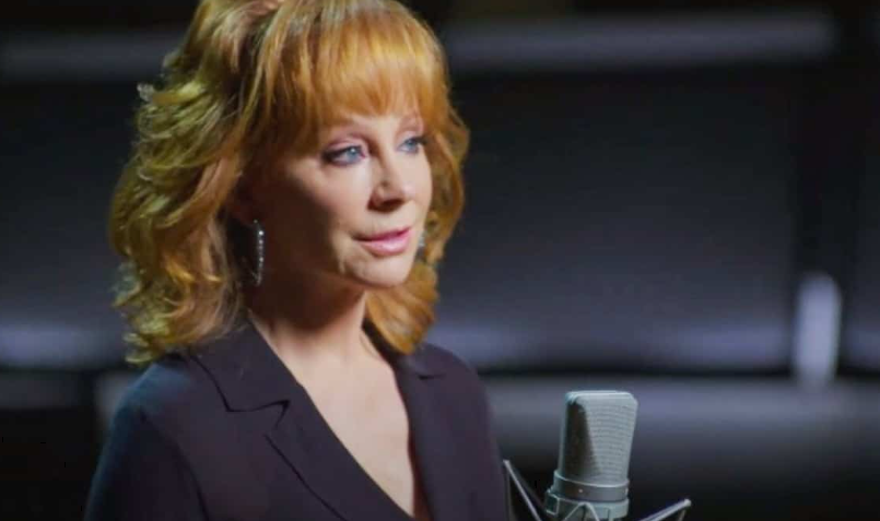 Reba McEntire Sings “Sweet Dreams” In Ode To Patsy Cline