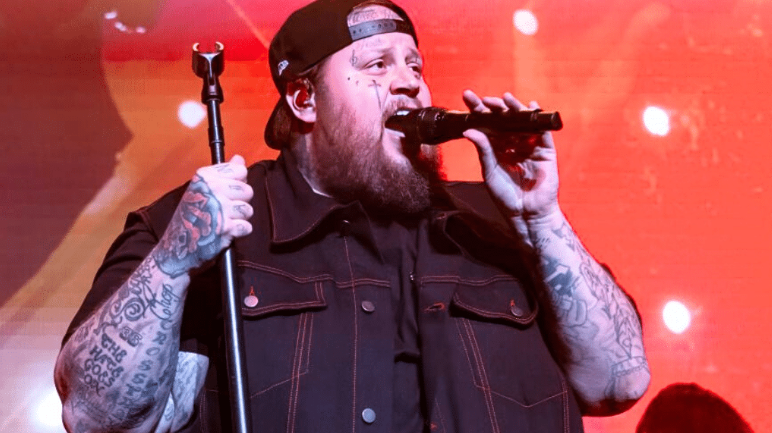 Jelly Roll Reveals He Threw His Cell Phone Into a River, “It Was Too Stressful”