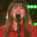 Kelly Clarkson Covers Chuck Berry’s Classic “Run Run Rudolph”