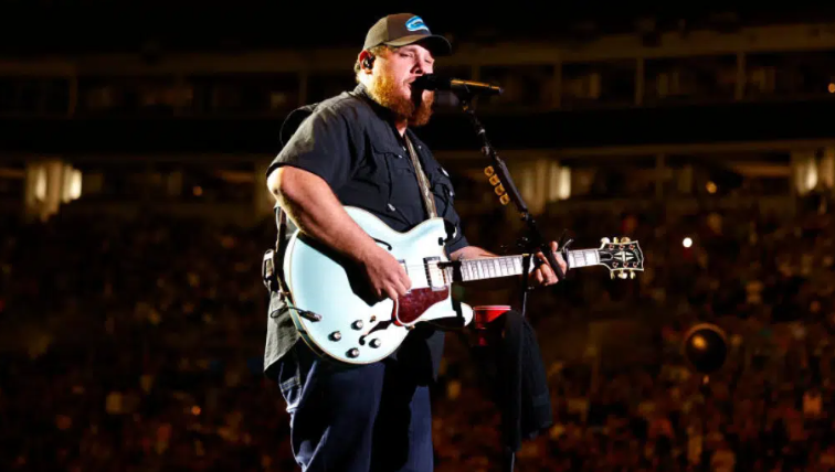 Luke Combs Gives Live Performance Of Unreleased Song “Pushin’ Up Daisies”