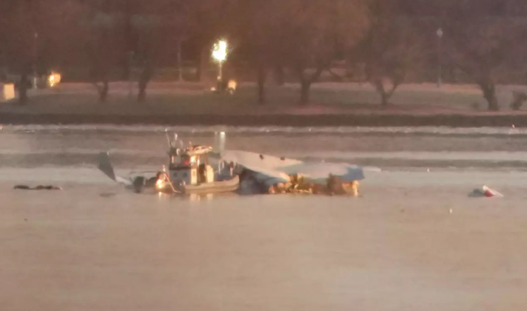 ‘No survivors’ expected as officials give update on ‘devastating’ American Airlines plane and helicopter crash