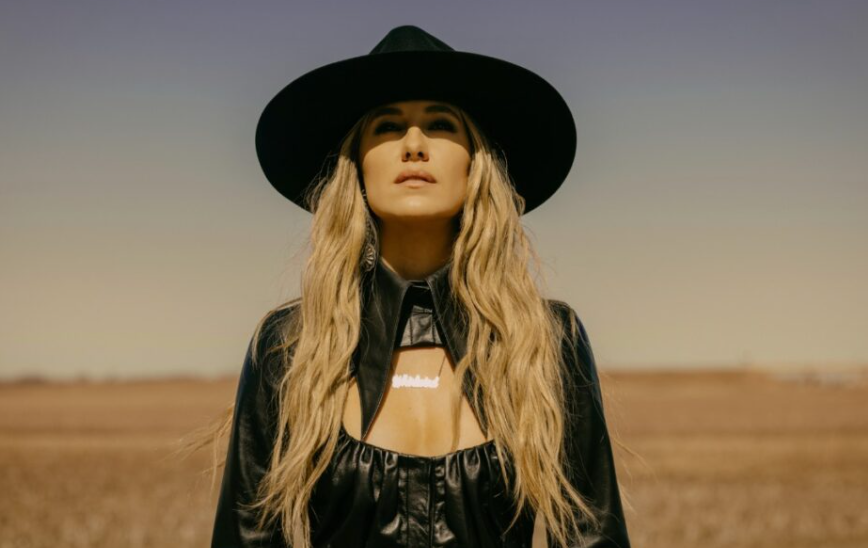 Lainey Wilson Announces 2025 ‘Whirlwind’ Tour Featuring Ernest, Muscadine Bloodline, Kaitlin Butts & More