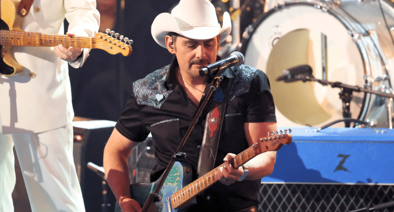 Brad Paisley Helps Open The Grammys With Rockin’ Performance Of “I Love L.A.”