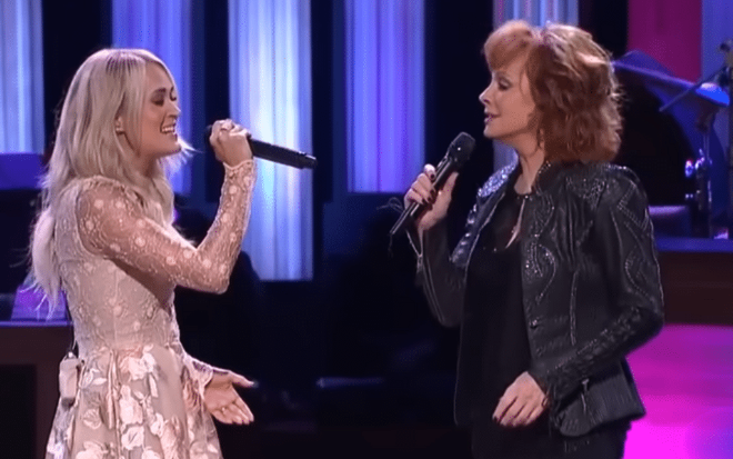 Carrie Underwood Joins Reba For Surprise Performance Of “Does He Love You”