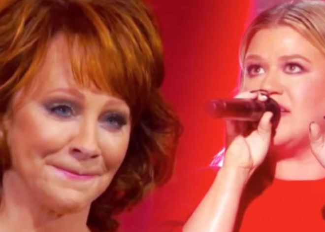 Reba Watches While Kelly Clarkson Powers Through Fiery “Fancy” Tribute