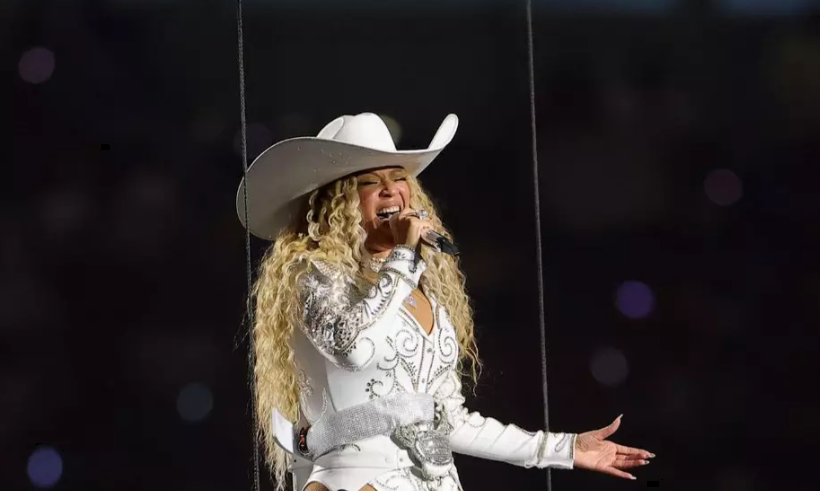 (WATCH) Beyoncé Suffers Unexpected Wardrobe Malfunction on Cowboy Carter Tour