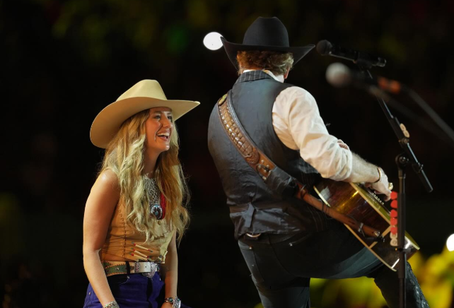 Lainey Wilson Makes Surprise Appearance To Sing “Play Something Country” With Brooks & Dunn At CMA Fest