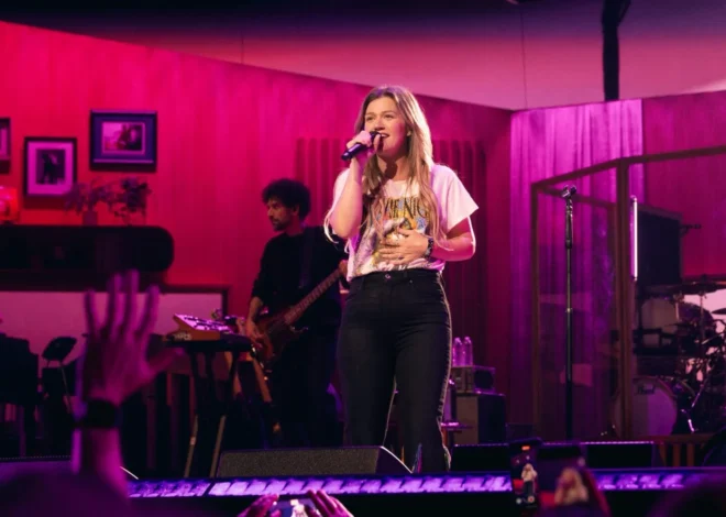 Kelly Clarkson Stuns With Dolly Parton’s “I Will Always Love You” Following Vocal Rest