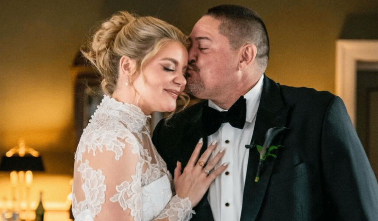 Lauren Alaina Releases Poignant Song For Her Late Father, “Little Things”