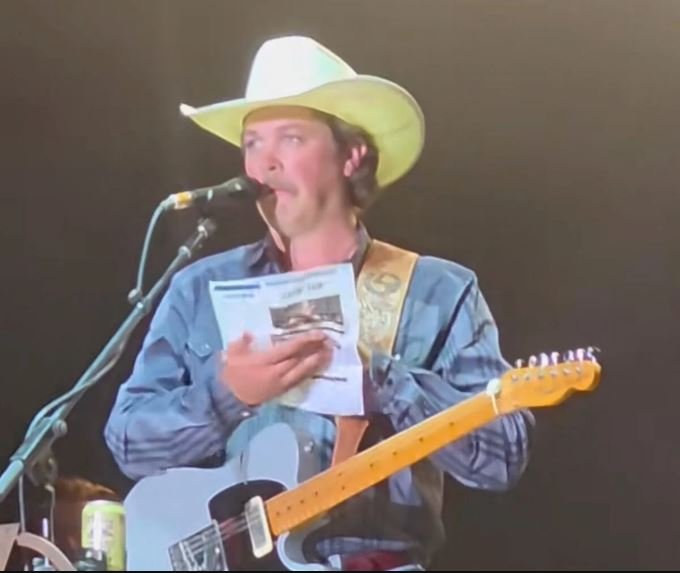 Zach Top’s Onstage Gender Reveal Goes Hilariously Wrong at West Virginia State Fair