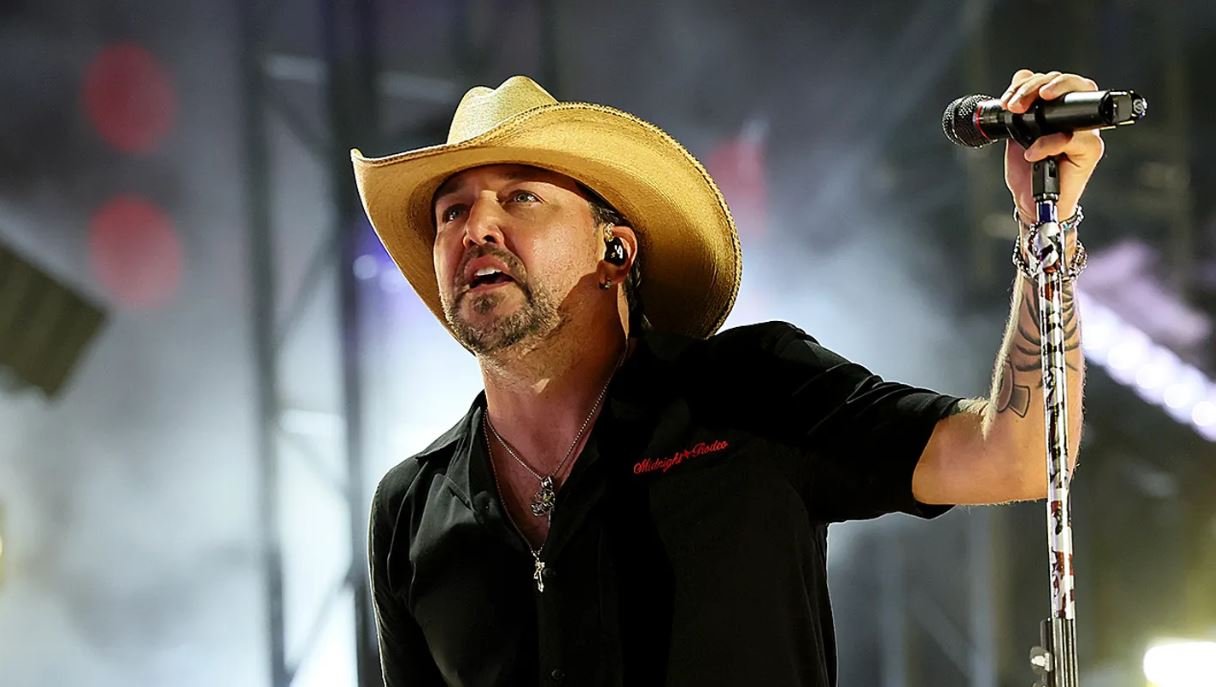 Jason Aldean Pays Tribute to Charlie Kirk During Concert Performance
