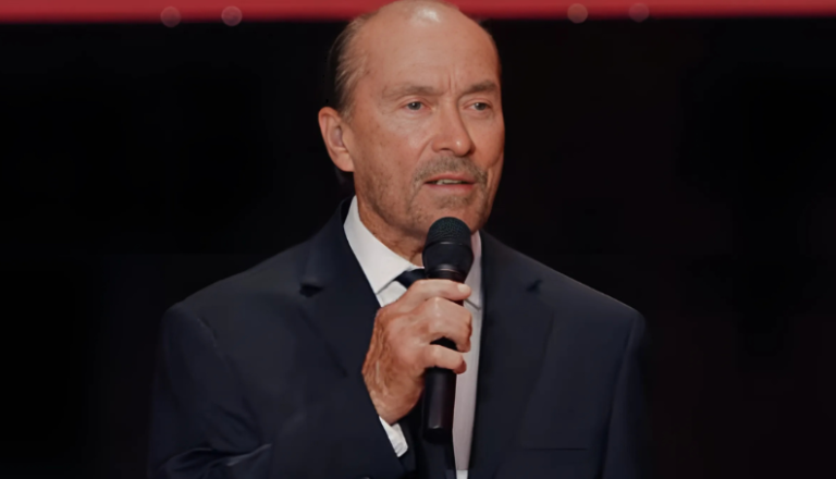 Lee Greenwood Delivers Powerful “God Bless The U.S.A.” Performance At Charlie Kirk Memorial Service