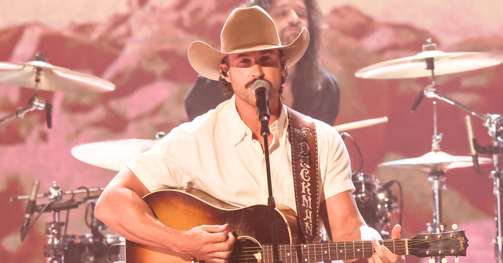 Riley Green’s AMA Debut: ‘Worst Way’ Performance at 2026 American Music Awards