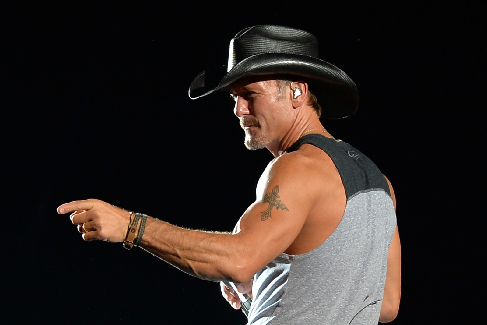 Tim McGraw’s Bold Move with ‘Indian Outlaw’