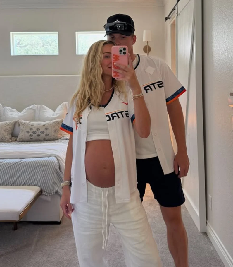 Hallie Ray McCollum showing off her baby bump and Parker McCollum posing on the 4th of July together (Photo Credit: Hallie Ray McCollum / Instagram)