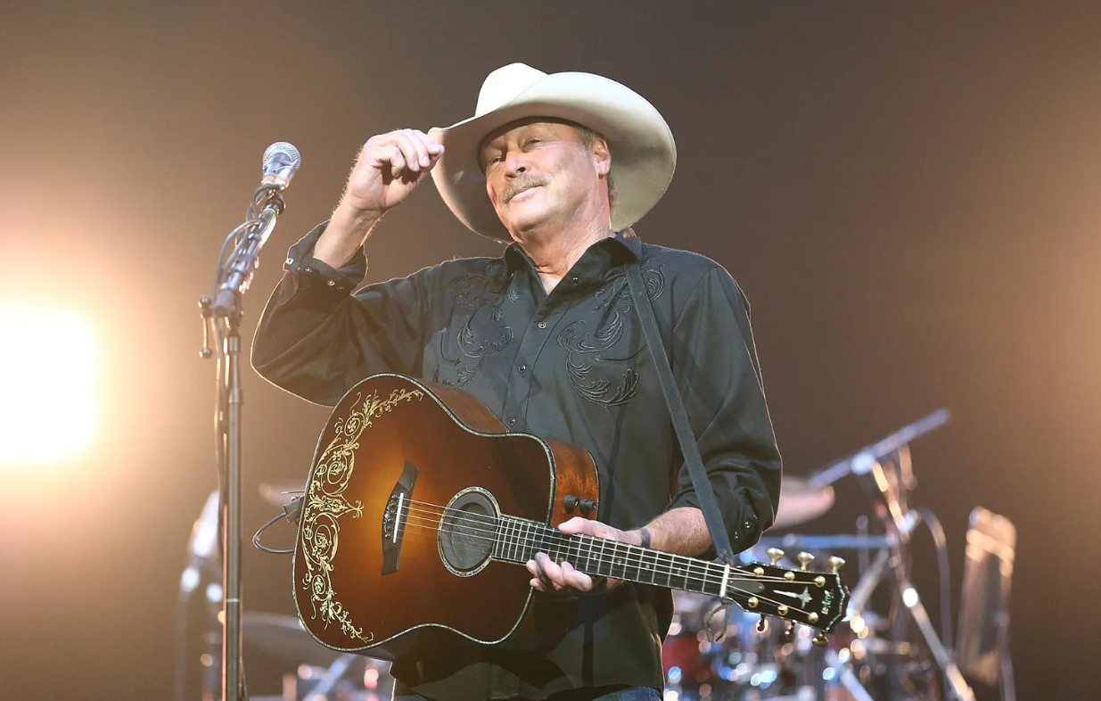 Alan Jackson Shares Emotional Behind the Scenes Footage From His Farewell Show
