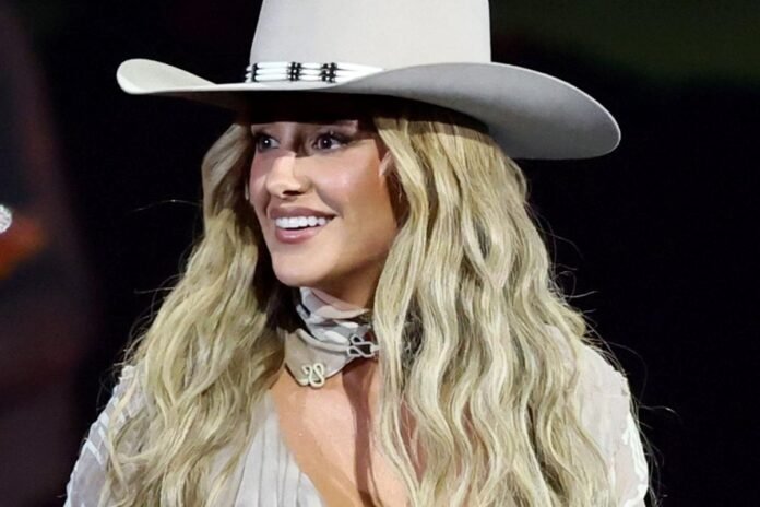 Lainey Wilson's 'Kinda Love It' Lyrics Analyzed